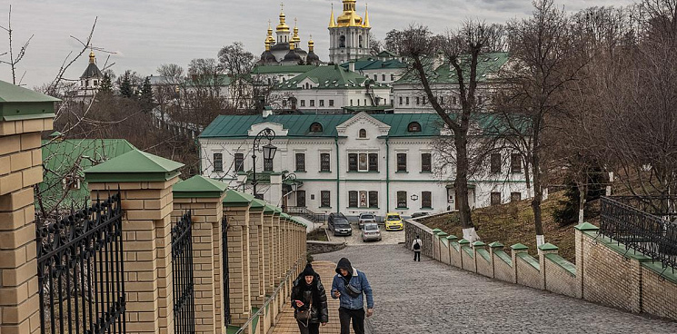 «Цель – уничтожить культуру Украины!» Зеленского попросили сделать Киево-Печерскую лавру католической