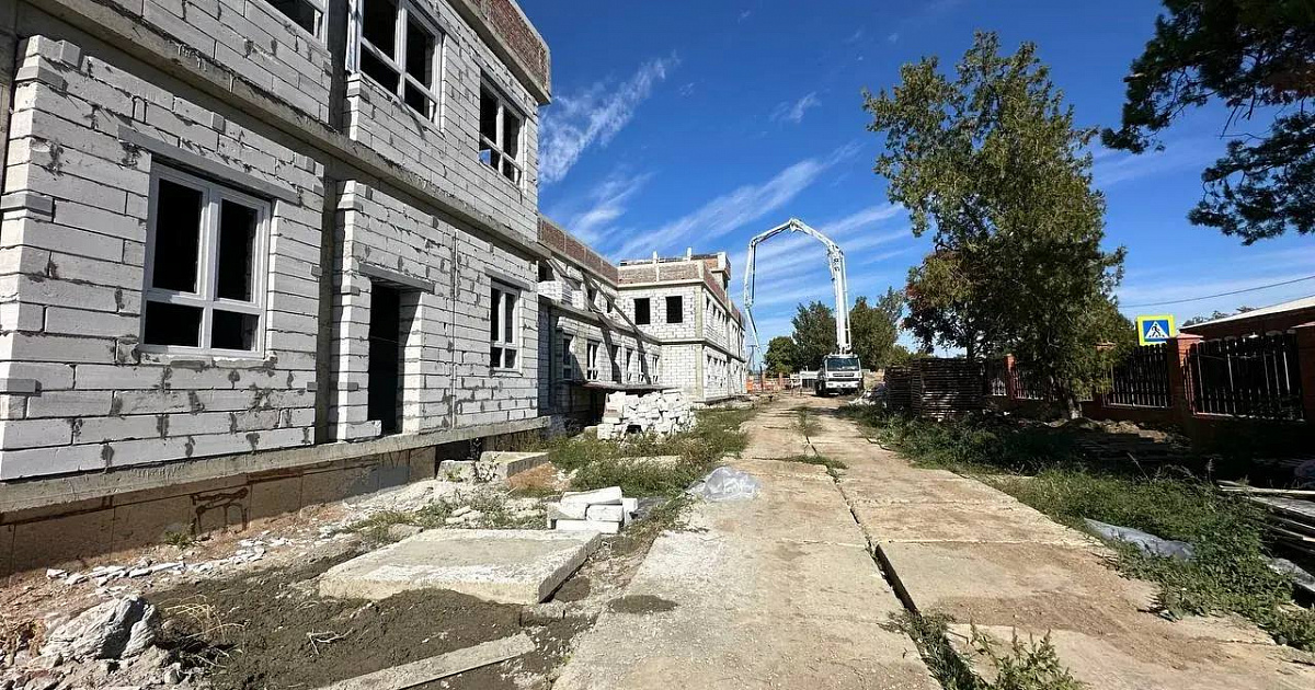 Губернатор Кубани поручил ускорить строительство детского сада в Новокорсунской