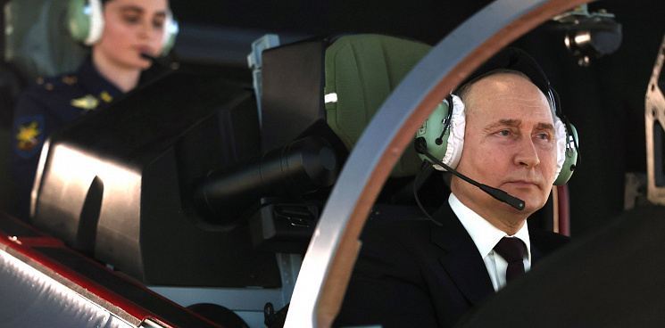 «Дворец подождёт!» В Краснодаре Путина вместо Дворца самбо привезли в авиаучилище к девчатам