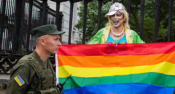 «Боевые педерасты будут защищать тылы товарищей на фронте?» На Украине сняли рекламу, призывающую геев служить в ВСУ – ВИДЕО