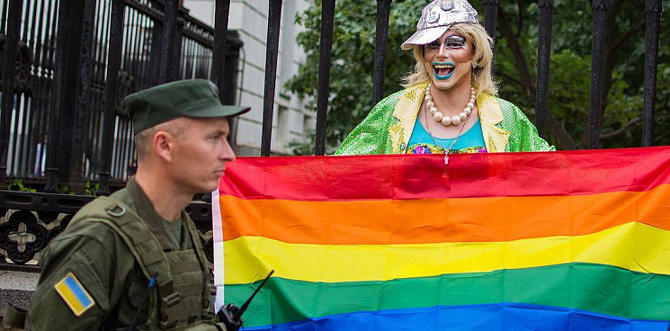 «Боевые педерасты будут защищать тылы товарищей на фронте?» На Украине сняли рекламу, призывающую геев служить в ВСУ – ВИДЕО
