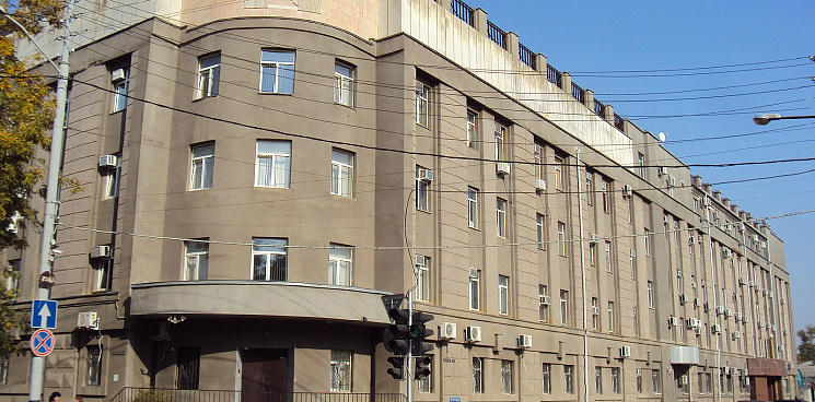 В Краснодаре задержали мужчину, который пытался поджечь здание ФСБ