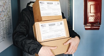 В Сочи в отделении почты задержали получателя посылки с наркотиками