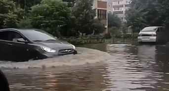 Город Кропоткин на Кубани затопило из-за залпового ливня 
