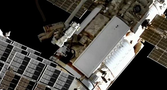 «Не трогай его, он мой!» Российский космонавт в открытом космосе остался недоволен земными инженерами – ВИДЕО 