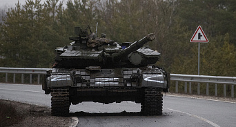 «Броня крепка!» Российские танкисты продолжают ликвидировать позиции ВСУ в Первомайском – ВИДЕО 