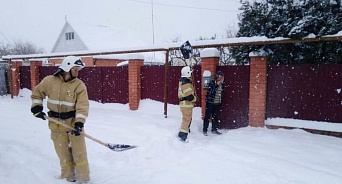 В Краснодарском крае на дорогах развернули 16 мобильных пунктов обогрева