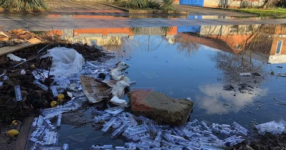 В Краснодаре возле детского сада неизвестные устроили свалку из вакцин 