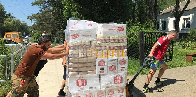 Для пострадавших от наводнения жителей Кубани собрали 35 тонн помощи