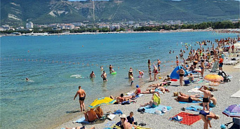 «Грязно, кишит инфекциями, тесно! Пляж отличный, вода теплая и чистая!» - туристы поделились впечатлениями от отдыха в Краснодарском крае