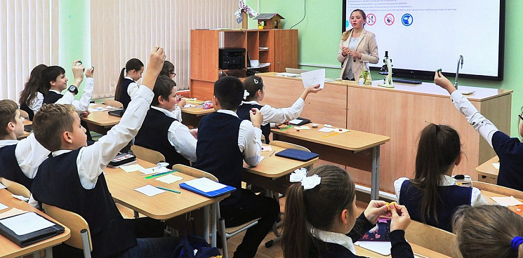 В Краснодаре более 300 детей не пошли в первый класс из-за отсутствия мест в школе - ВИДЕО