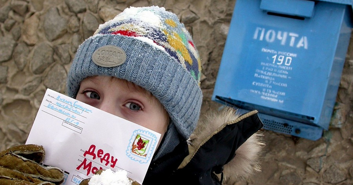 «Нет новогоднего настроения? Напишите об этом в письме!» В Краснодаре установили почтовый ящик для писем Деду Морозу