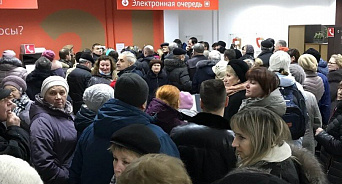 «Отыгрываются на стариках под Новый год!» В Новороссийске пенсионеры не могут вовремя получить справки для льготного проезда на общественном транспорте