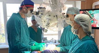 В Краснодаре хирурги восстановили пациентке грудь, используя ткани живота
