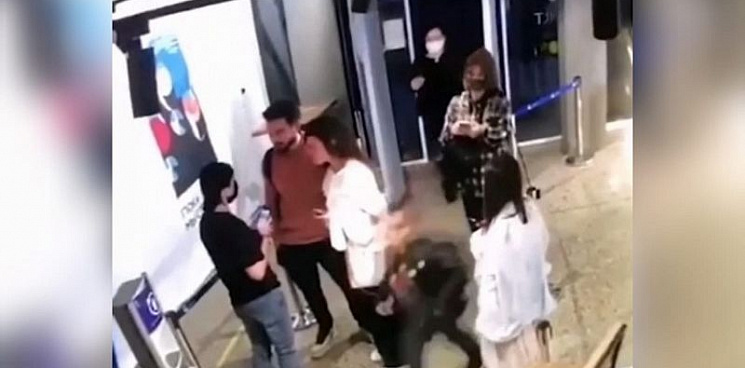 В Сочи посетители кафе напали на администратора из-за проверки QR-кода