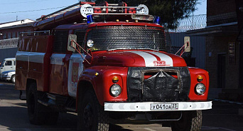 «Водитель пожарной машины спровоцировал ДТП?» В Краснодаре троллейбус врезался в ограждения, избегая столкновения с пожарной машиной – ВИДЕО