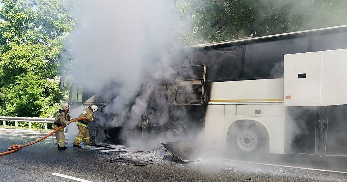 В Краснодарском крае восемь детей пострадали при возгорании автобуса