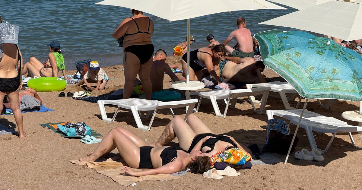 Туристов меньше, бензина нет. Что происходит в Геленджике в пик сезона