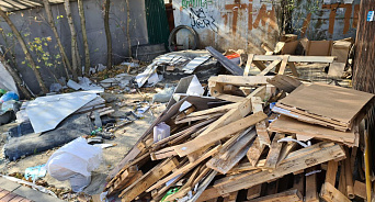 «Мусорная проблема требует системных решений!» В Краснодаре всё больше мусорок душат вонью спальные районы