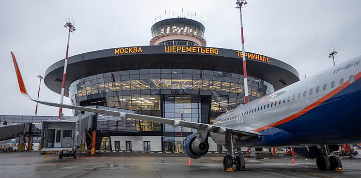 «Столпотворение и отменённые рейсы»: в аэропорту Шереметьево задержан рейс в Сочи