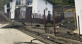 В Сочи из-за схода оползня «уехали» 20 домов, жителей эвакуировали