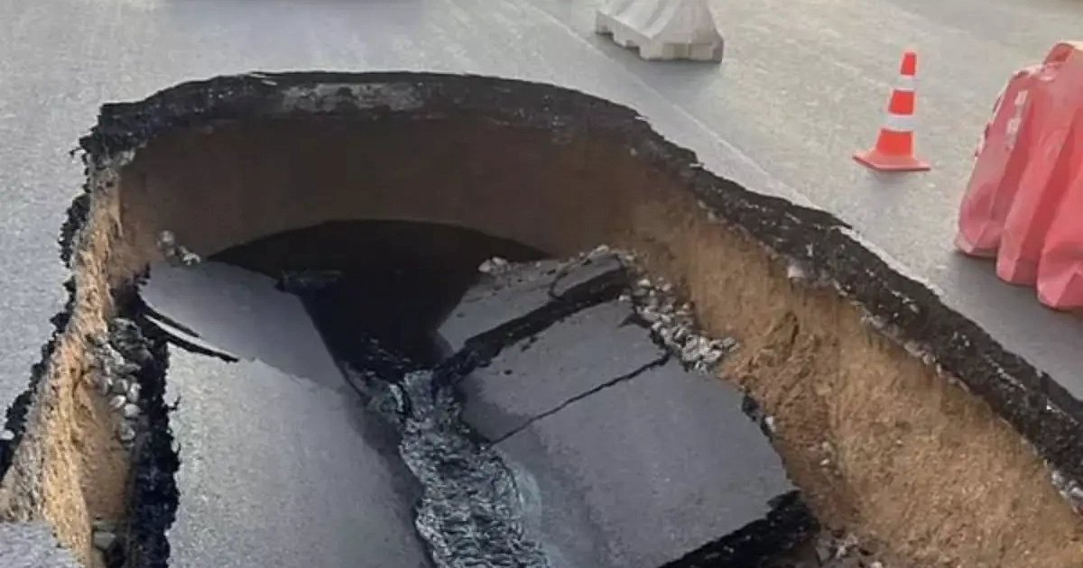 На Пластунской в Сочи образовался провал дорожного полотна