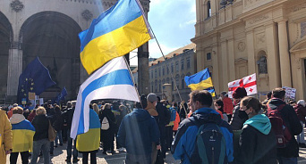 «Какая слава Украине?!»: пенсионерка отчитала юную либералку за поддержку ВСУ и посоветовала уехать из России — ВИДЕО