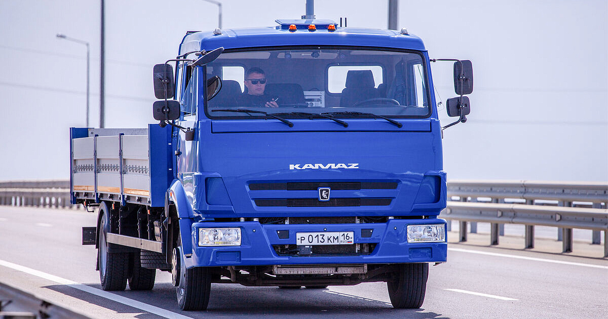 Глава Минтранса на совещании с Путиным перепутал «Камазы» с «Порше Кайенами» – ВИДЕО