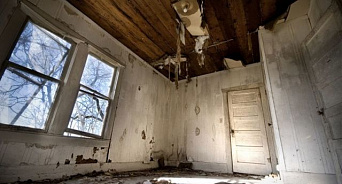 «Даже не надейтесь!» На Кубани многодетная семья уже пять лет не может получить новое жильё: их аварийный дом то подлежал ремонту, то нет