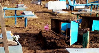 На Кубани подростки разгромили сельское кладбище, полиция поймала одного вандала – СМИ