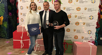 В Краснодаре руководителя инклюзивной школы танцев наградили медалью