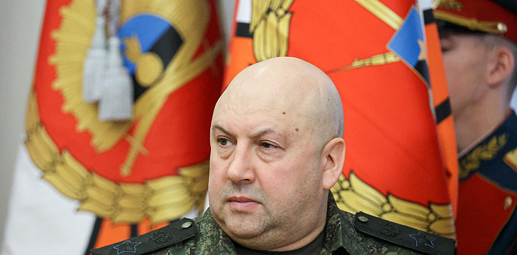 «Трудное решение, пришлось отступить на более выгодные позиции?» Опальный генерал Суровикин якобы получит «неплохую» должность по «СНГ»  