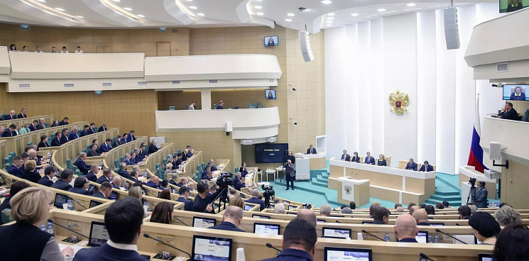 Сенатор от Приморского края признала, что в Совет Федерации некоторые ее коллеги попадают за деньги – ВИДЕО 