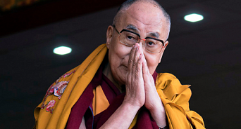 «Деточка, пососи мой язык»: в Индии в офисе Далай-ламы XIV извинились за «невинные» игры первосвященника с детьми- ВИДЕО