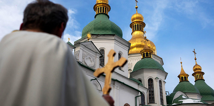 «Теперь ты пришел крест срывать?» На Украине во время захвата храма между одноклассниками произошел конфликт из-за веры – ВИДЕО 