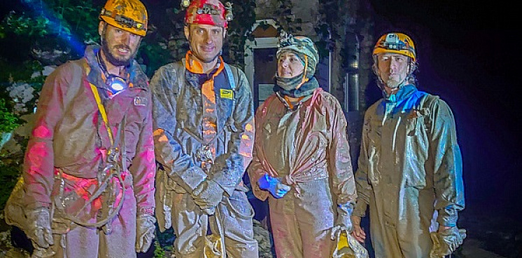 В Сочи спасатели эвакуировали спелеологов из затопленного участка Воронцовской пещеры