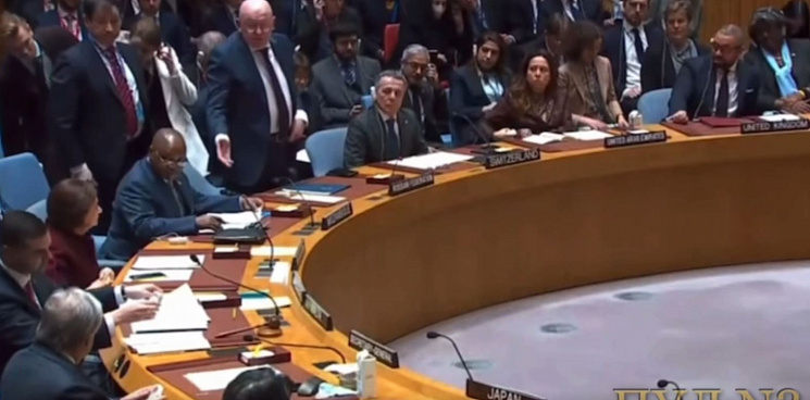 «Помянем жертв агрессии Украины с 2014 года!» В Совбезе ООН Небензя поднял всех второй раз после того, как глава МИД Украины, объявил минуту молчания - ВИДЕО
