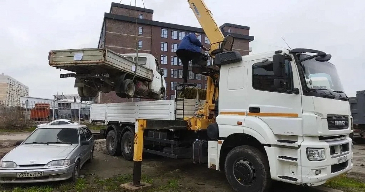 В 2025 году владельцы машин бросили более 530 автомобилей на улицах Краснодара