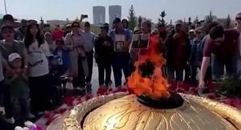«Сегодня нам пытаются навязать чуждую идеологию!» В Казахстане многие граждане с песнями отметили День Победы несмотря на запреты – ВИДЕО