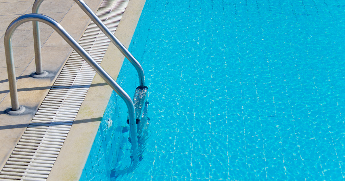 Трехлетняя девочка утонула в бассейне гостиницы в Крыму