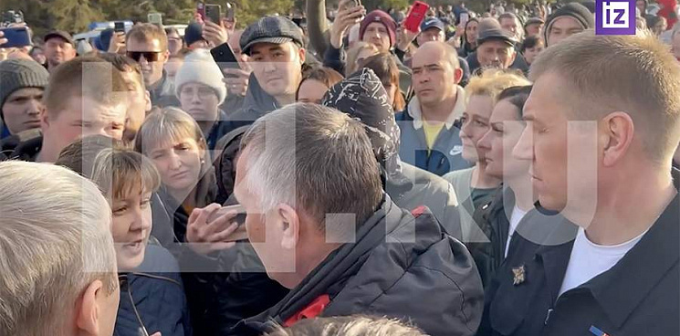 «Позор! Позор!»: 3 тысячи человек вышли на митинг в Орске, чтобы выразить своё недоверие власти