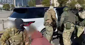 В центре Краснодара за драку задержали обочечника на Bentley с охраной