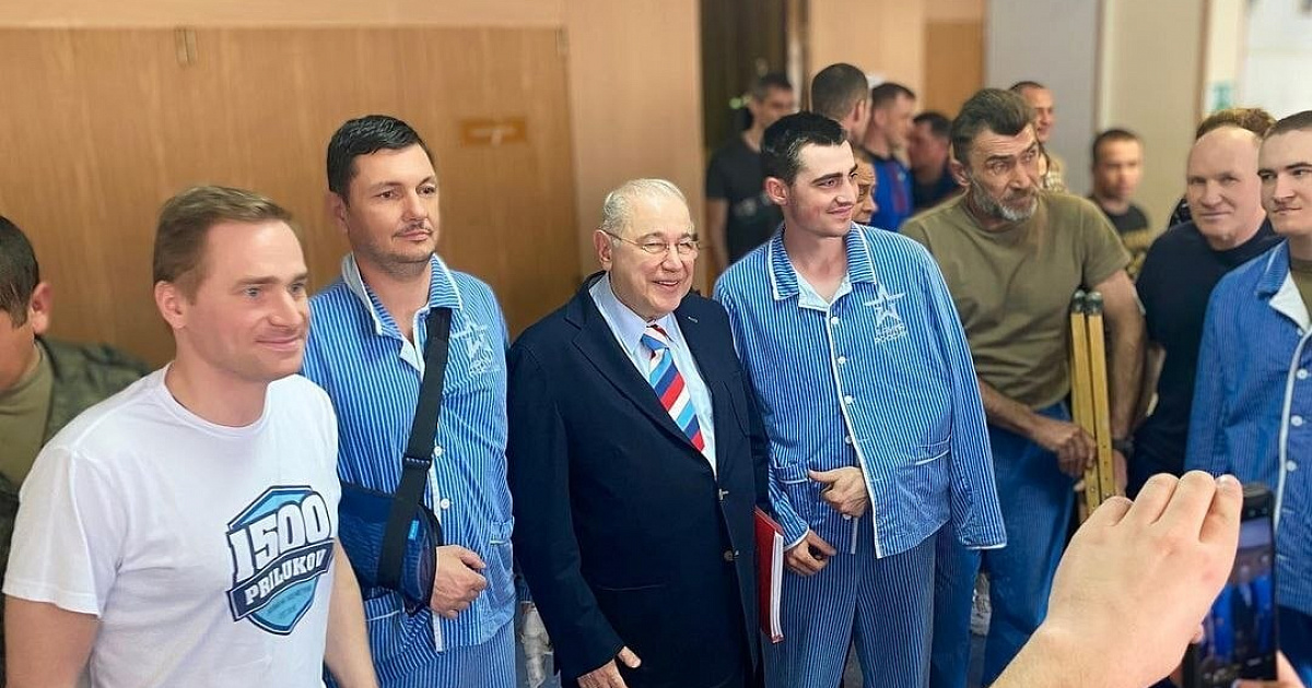 От страшного до смешного: Петросян выступил перед ранеными на Украине
