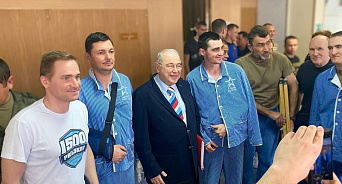 От страшного до смешного: Петросян выступил перед ранеными на Украине