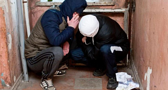 Вторая массовая драка за день в Краснодаре  - горожанин защищал свой подъезд от предполагаемых наркоторговцев и получил битой по голове
