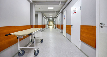 «В коридоре ложись»: в больнице Краснодара для пациентов с острой болью не нашлось место в палате? 