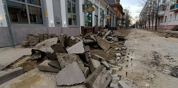 В Краснодаре перекопали улицу Чапаева, на которую закладывали миллионы рублей - кто из чиновников ответит за бюджетные траты на эксперимент?