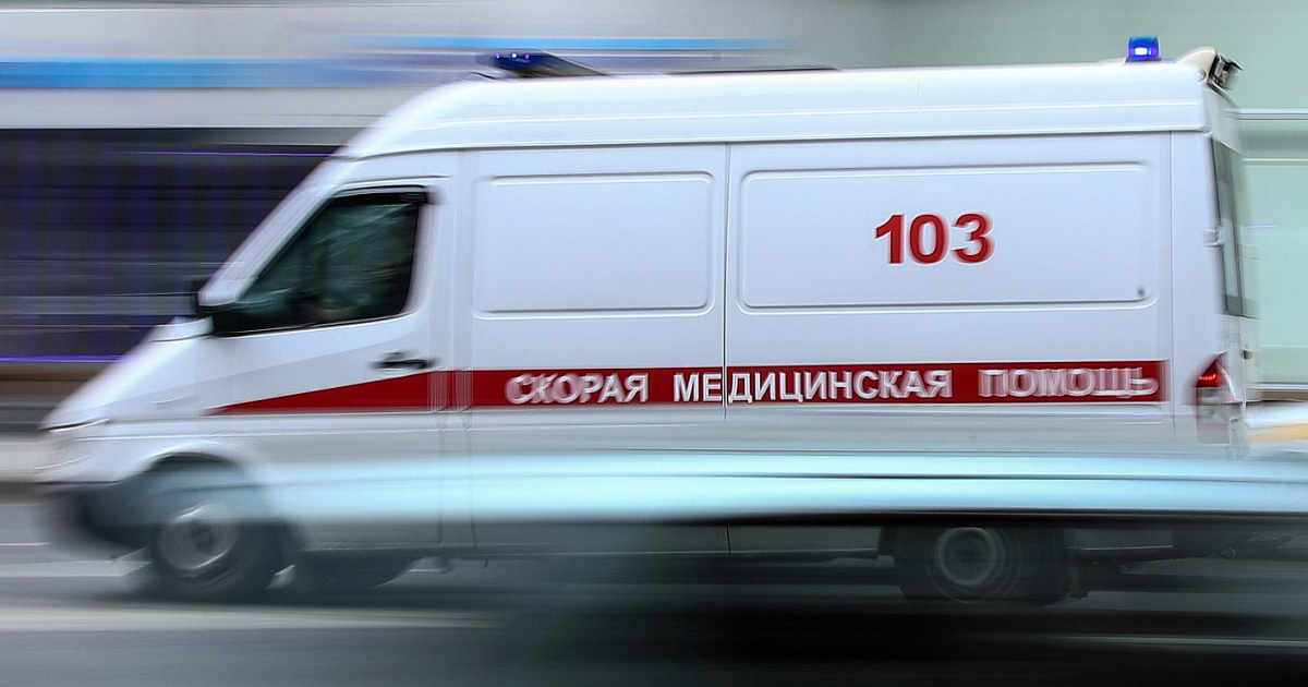 Пенсионер на иномарке влетел в припаркованный на обочине грузовик на Кубани