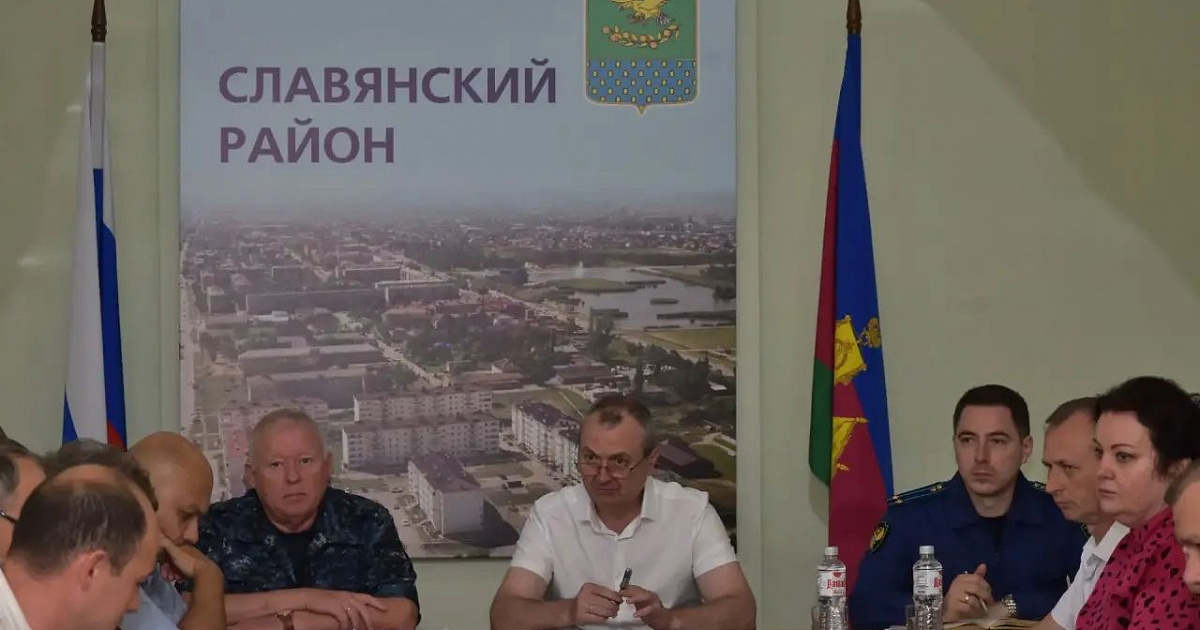 Площадь пожара на НПЗ в Славянском районе удалось сократить вдвое