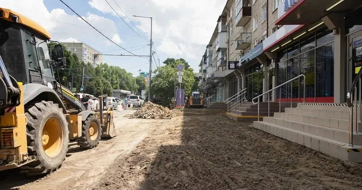 На улице Атарбекова в Краснодаре уложат 10 тыс. кв. м новой плитки
